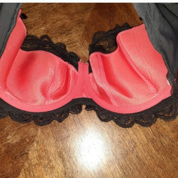🍁Cacique 44dd red satin&black lace sexy bra - Picture 2 of 4